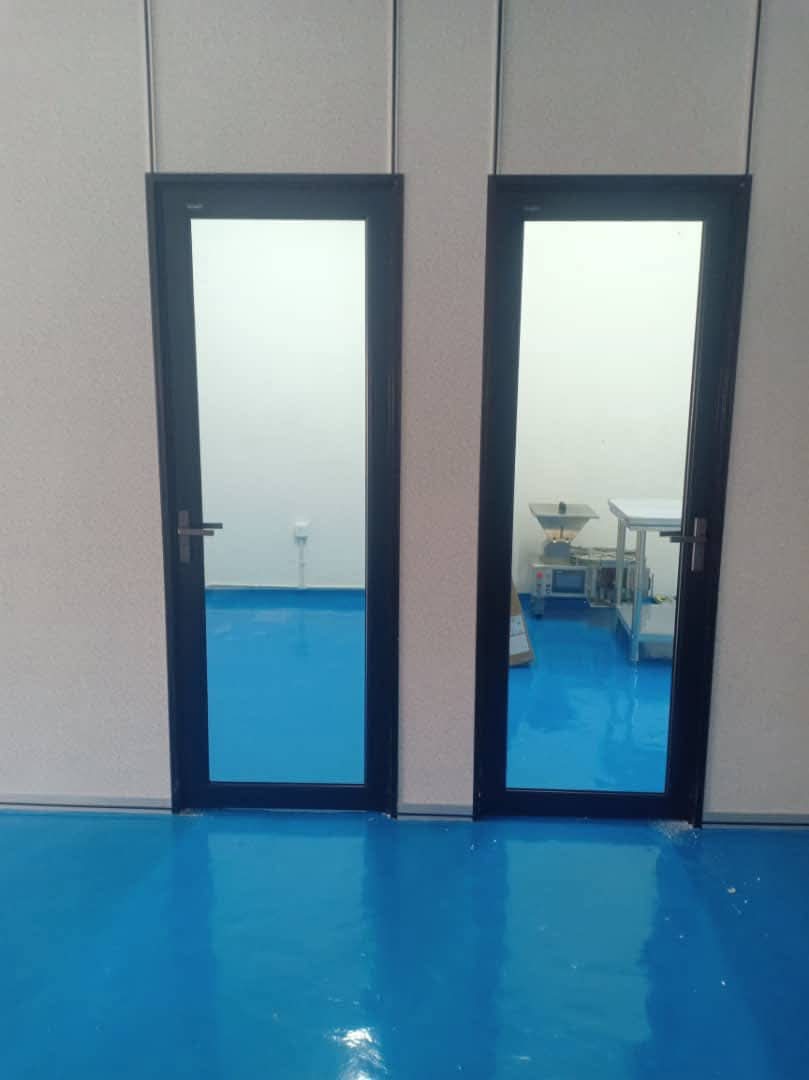 Pintu tempered glass aluminium hitam