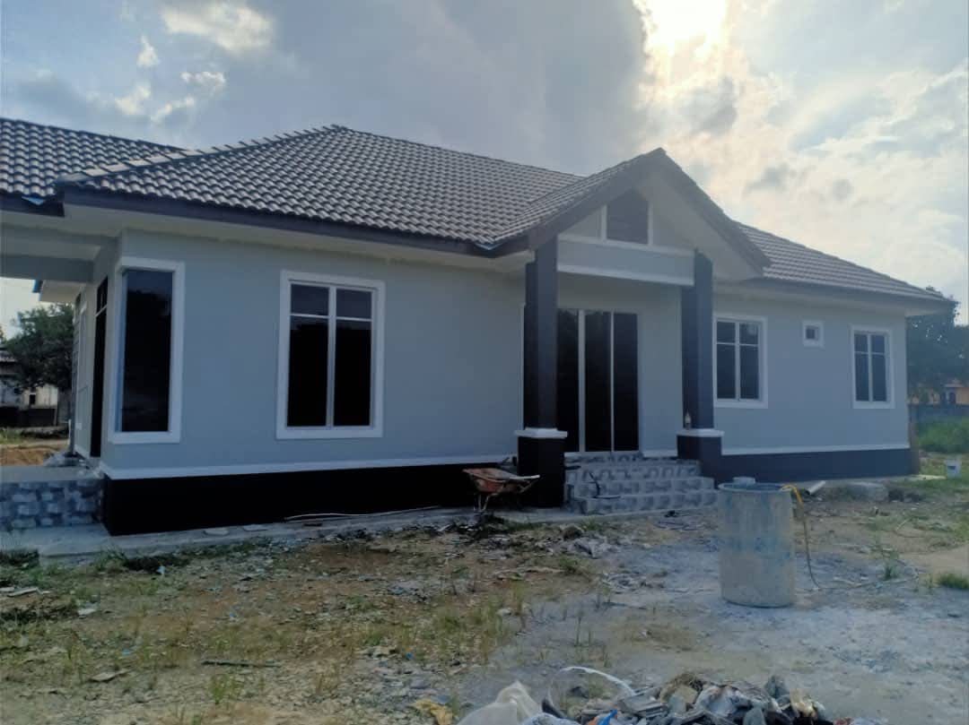 Rumah siap dengan tingkap aluminium putih