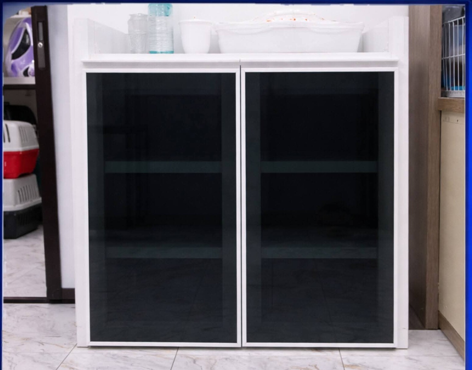 Almari aluminium custom tint gelap