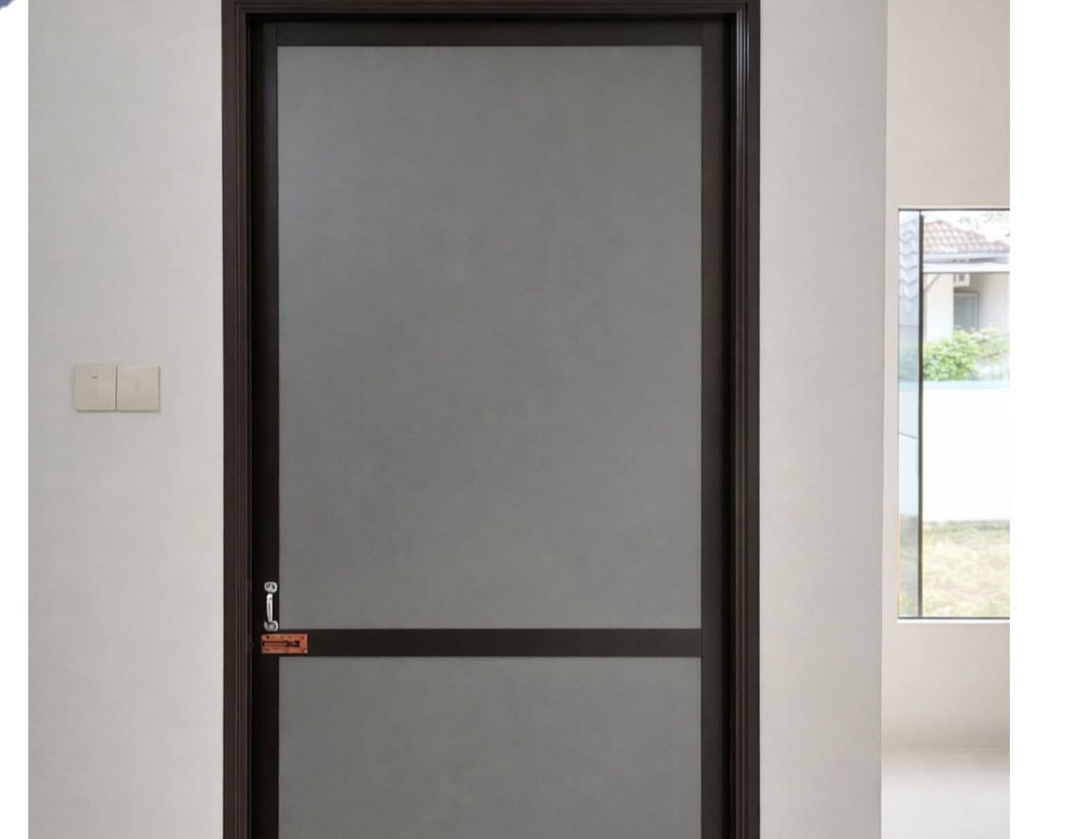 Pintu tandas swingdoor warna kelabu